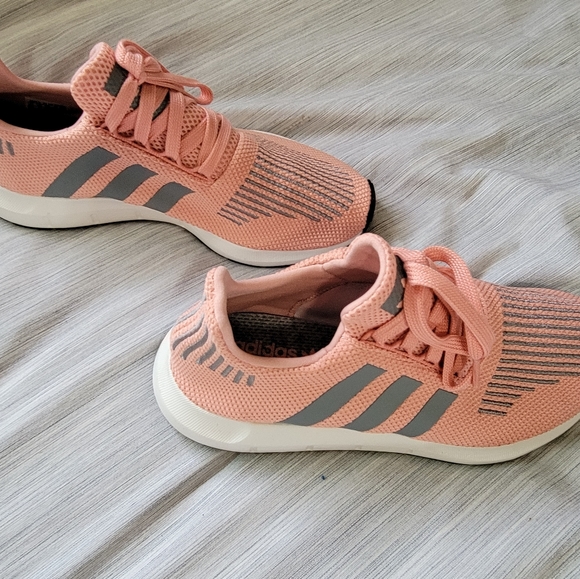 Adidas - Picture 3 of 4